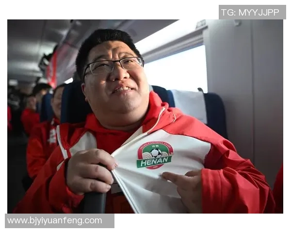 足球明星今日是否已抵达郑州引发球迷热议和期待