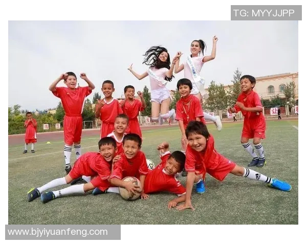 足球明星背书包搞笑视频合集让你捧腹大笑不容错过的精彩瞬间